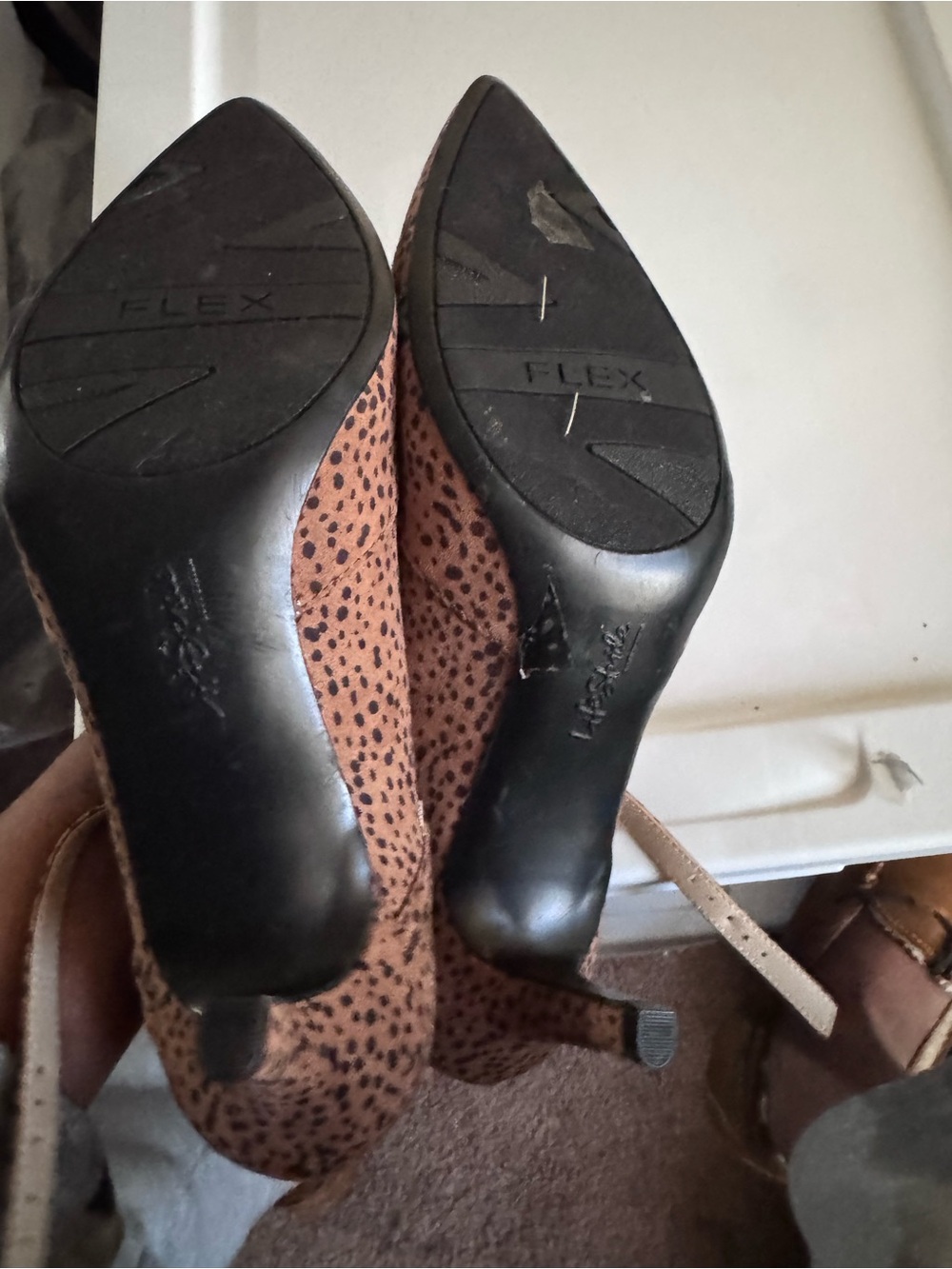 Life Stride Tan and Black Cheetah-Print Mary Jane Pointed Pumps size 9.5 - Picture 4 of 4